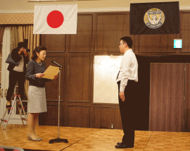 愛の基金贈呈式　留学生の孫長亮氏