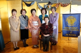 卒寿と傘寿と喜寿を迎えた会員を囲んで
