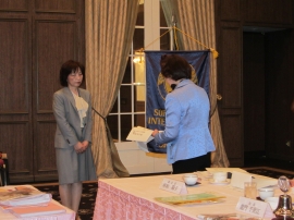 「心豊かな岡山っ子応援団」にエコバッグ目録贈呈