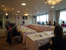 平田講師の指導を真剣に聞く会員