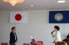 お礼を述べているＳＩ岡山　中原会長