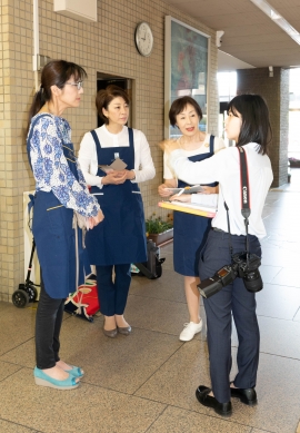 取材を受けるSI岡山会長・副会長とSI岡山桃会長