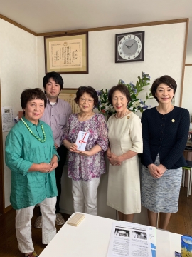 左から貝原理事長、男性スタッフ、女性スタッフ、SI岡山長野会長、逢沢副会長